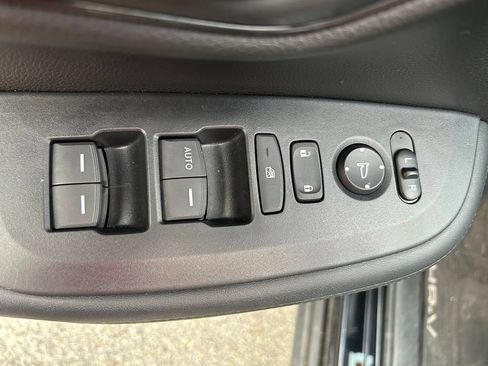 Used 2024 Honda HR-V LX image 17