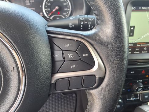 Used 2022 Jeep Renegade Latitude w/ Convenience Group AWD/4WD image 9