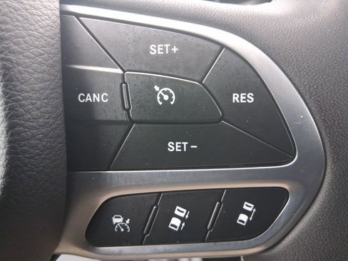 Used 2024 Chrysler Pacifica Touring-L image 24