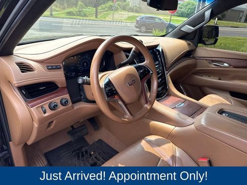 Used 2017 Cadillac Escalade Platinum AWD/4WD image 8