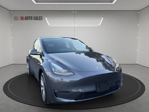 Used 2022 Tesla Model Y Long Range image 7