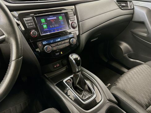 Used 2018 Nissan Rogue SV w/ Premium Package AWD/4WD image 26