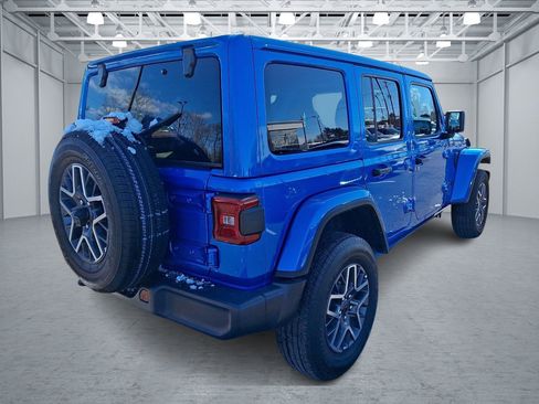 Used 2025 Jeep Wrangler Sahara image 5