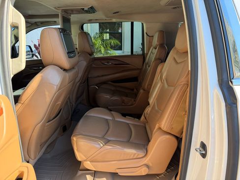 Used 2016 Cadillac Escalade ESV Platinum image 43