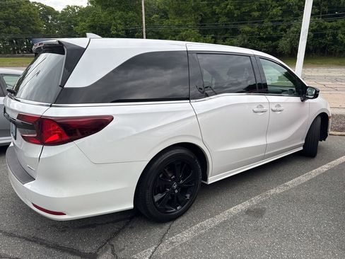 Used 2023 Honda Odyssey Sport image 3