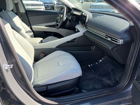 Certified 2026 Hyundai Elantra Limited FWD image 18