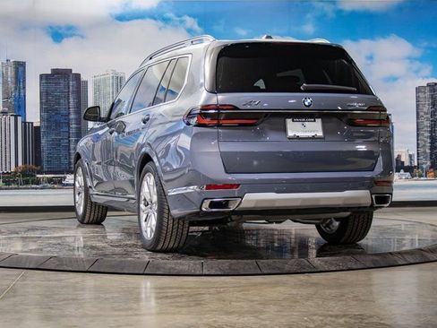 Certified 2025 BMW X7 xDrive40i w/ Premium Package image 9