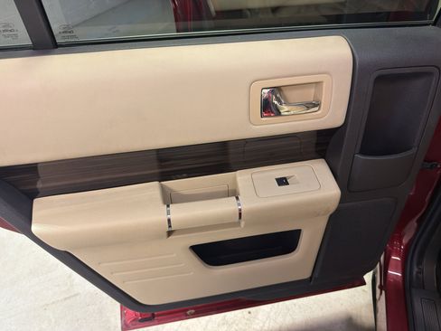 Used 2013 Ford Flex SEL AWD/4WD image 24