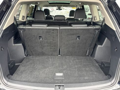 Certified 2025 Volkswagen Atlas SEL Premium R-Line image 24