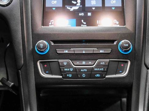 Used 2018 Ford Fusion SE w/ Equipment Group 201A image 16