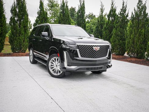 Used 2024 Cadillac Escalade Premium Luxury AWD/4WD image 2
