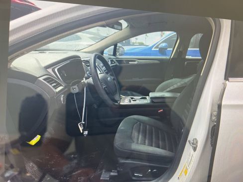 Used 2019 Ford Fusion SE FWD image 7