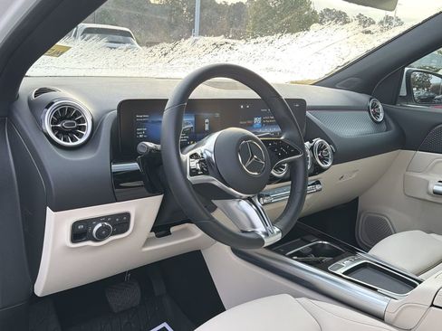 Certified 2025 Mercedes-Benz GLA 250 image 10