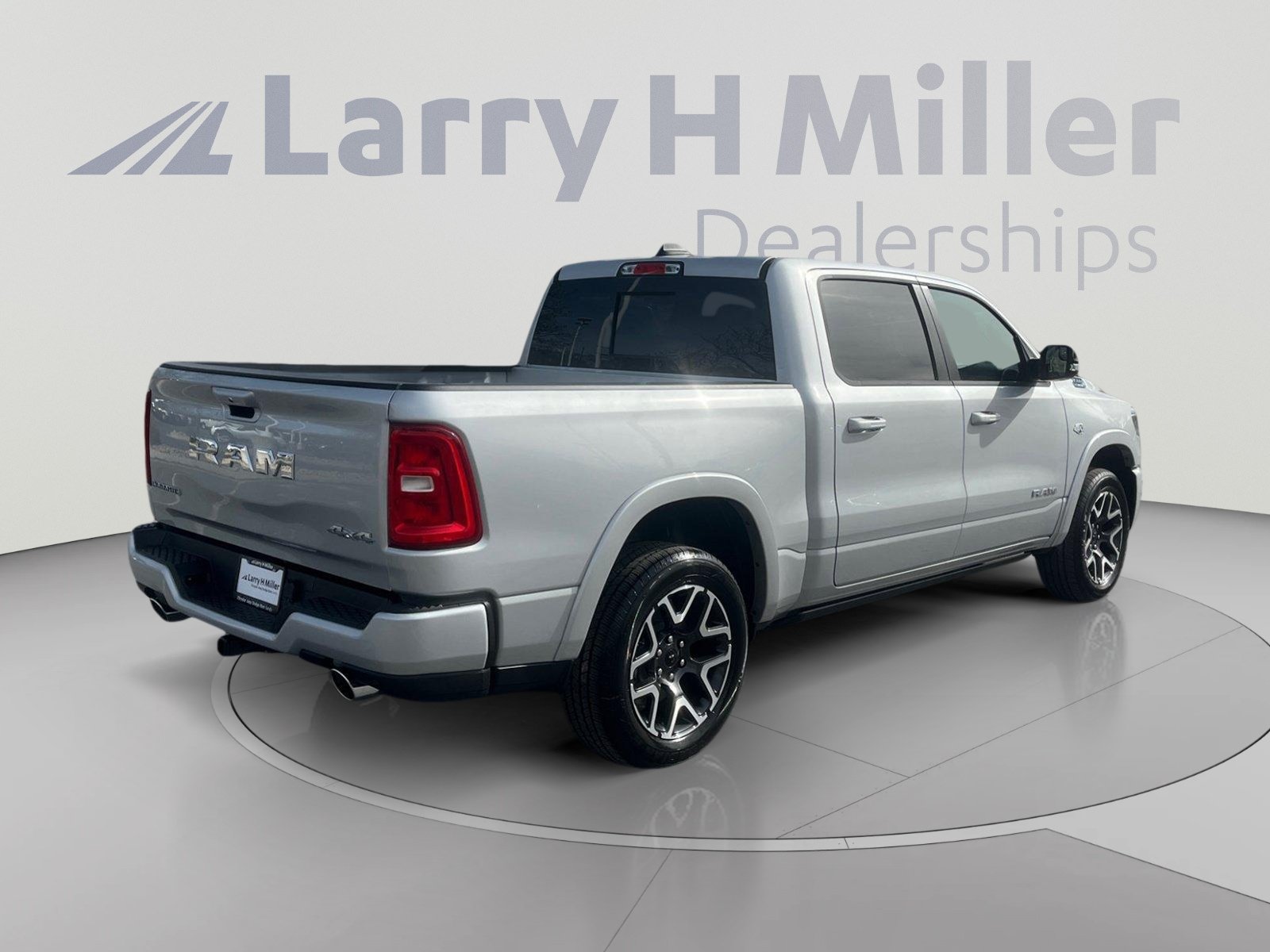 New 2026 RAM 1500 Laramie AWD/4WD image 5
