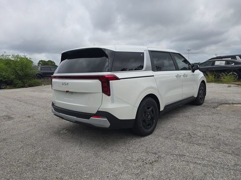 New 2027 Kia Carnival FWD image 7