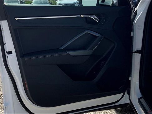 New 2025 Audi Q3 2.0T Premium image 10