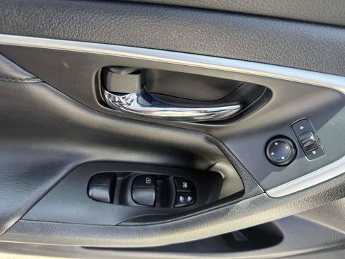 Used 2015 Nissan Altima 2.5 SV FWD image 6