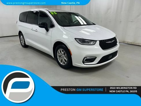 Used 2025 Chrysler Pacifica Select FWD image 1