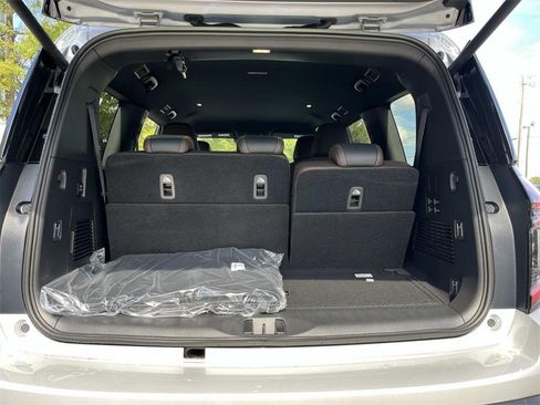 New 2026 Nissan Armada SL w/ Captain's Chari Seat Package image 8