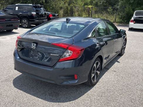 Used 2017 Honda Civic Touring image 2