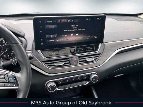 Used 2023 Nissan Altima 2.5 SV w/ SV Premium Package image 9