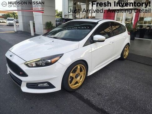 Used 2017 Ford Focus ST w/ Equipment Group 402A FWD image 8