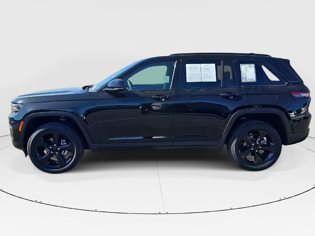 Used 2024 Jeep Grand Cherokee Altitude AWD/4WD image 6