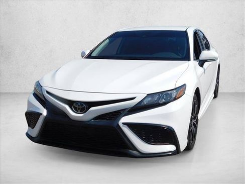 Used 2023 Toyota Camry SE FWD image 2