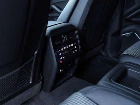 New 2025 Porsche Cayenne Turbo image 39