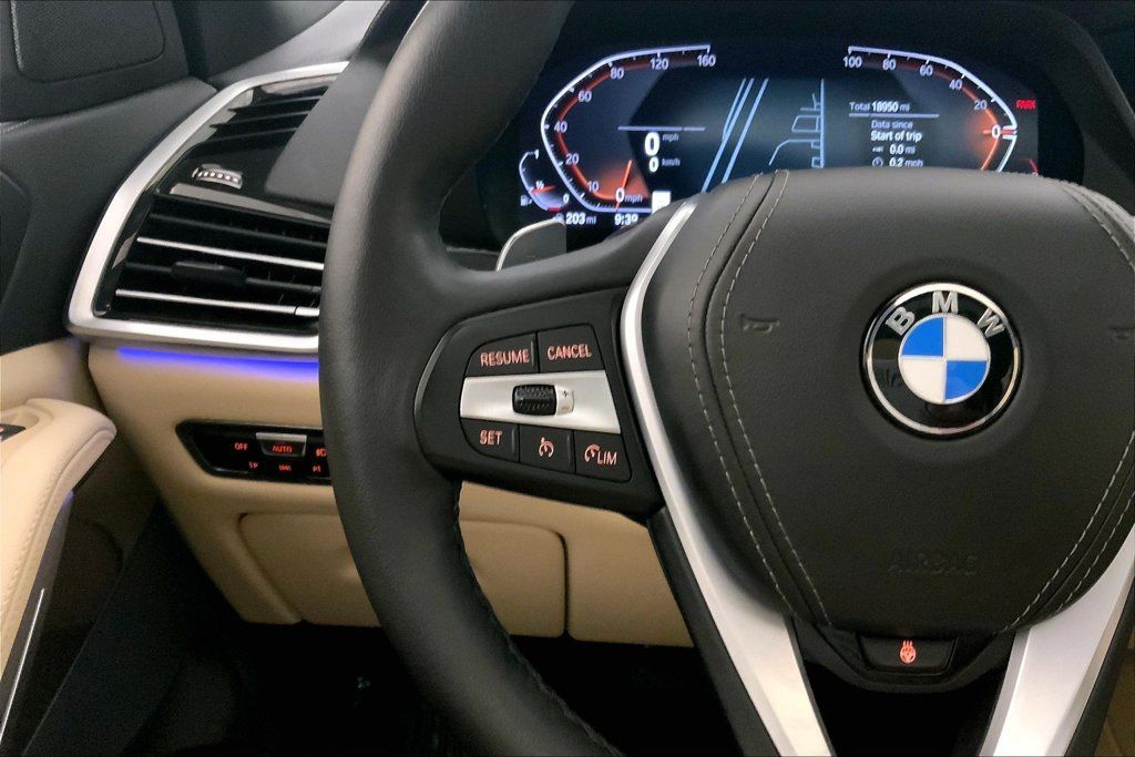 Used 2022 BMW X5 xDrive40i w/ Premium Package AWD/4WD image 18