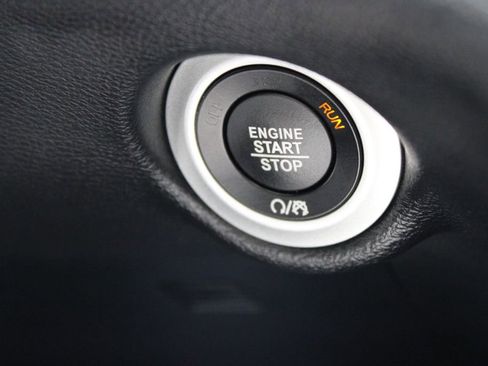 Used 2025 Chrysler Pacifica Select FWD image 40