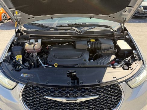 Used 2021 Chrysler Pacifica Touring-L image 29