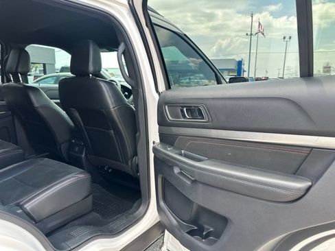 Used 2019 Ford Explorer XLT w/ Equipment Group 202A FWD image 16