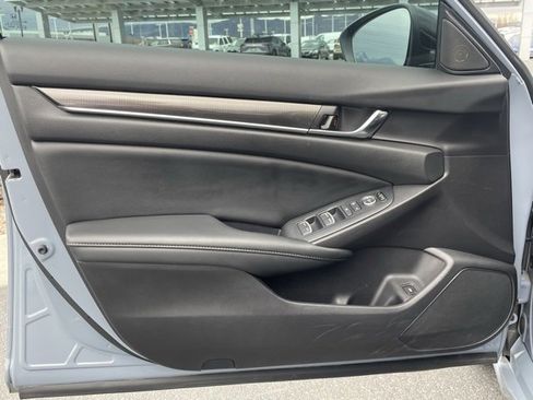 Used 2022 Honda Accord Sport image 2