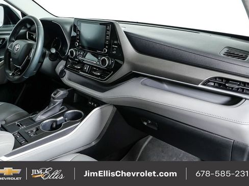 Used 2020 Toyota Highlander XLE image 23