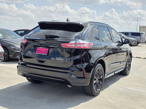 Used 2024 Ford Edge SE w/ Black Appearance Package image 6