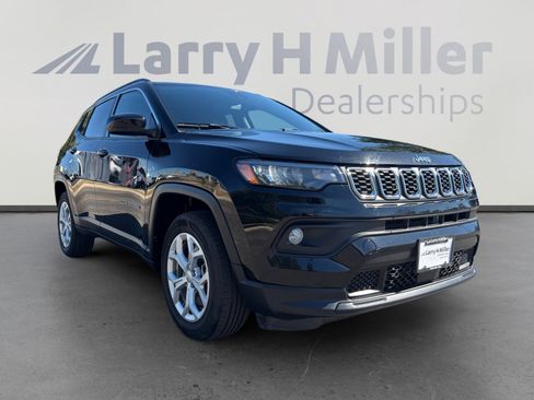 Used 2024 Jeep Compass Latitude AWD/4WD image 7