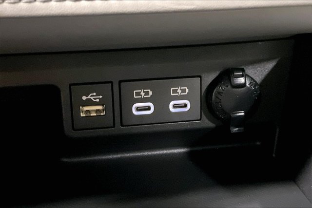 Used 2023 Toyota Highlander XLE AWD/4WD image 34