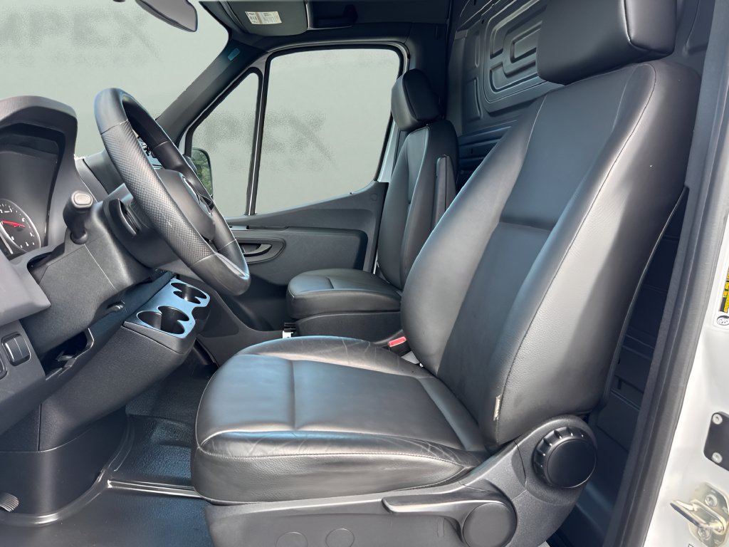 Used 2025 Mercedes-Benz Sprinter 2500 image 9