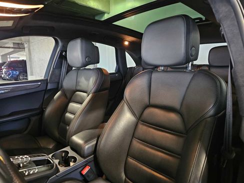 Used 2016 Porsche Macan Turbo w/ Premium Package Plus image 28