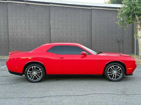 Used 2019 Dodge Challenger SXT AWD/4WD image 4