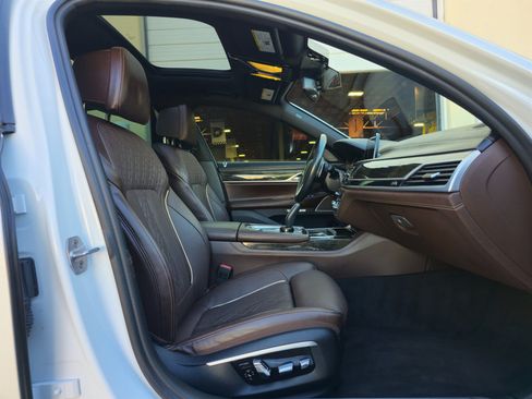 Used 2016 BMW 740i RWD image 27