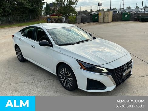 Used 2025 Nissan Altima 2.5 SV FWD image 8