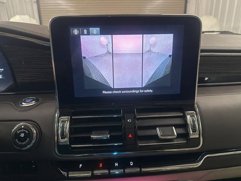 Used 2020 Lincoln Navigator Black Label w/ Cargo Convenience Package image 16