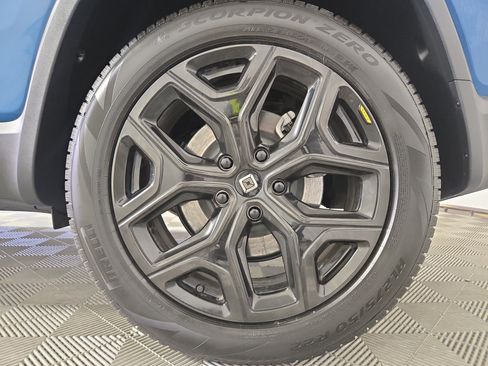 Used 2024 Rivian R1S Adventure Dual AWD/4WD image 10