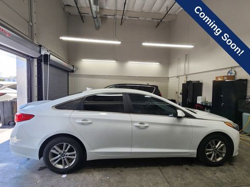 Used 2016 Hyundai Sonata SE w/ Cargo Package FWD image 8