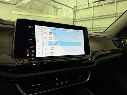 Used 2025 Volkswagen Atlas SE image 25