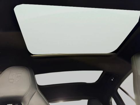 Used 2024 Porsche Panamera image 18