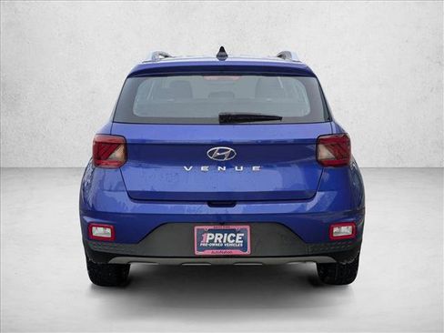 Used 2022 Hyundai Venue Limited image 7