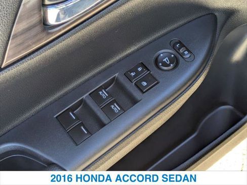 Used 2016 Honda Accord Touring image 13